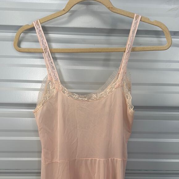 Vintage Pink Slip with Lace Trim and Spaghetti Straps - Picture 4 of 6